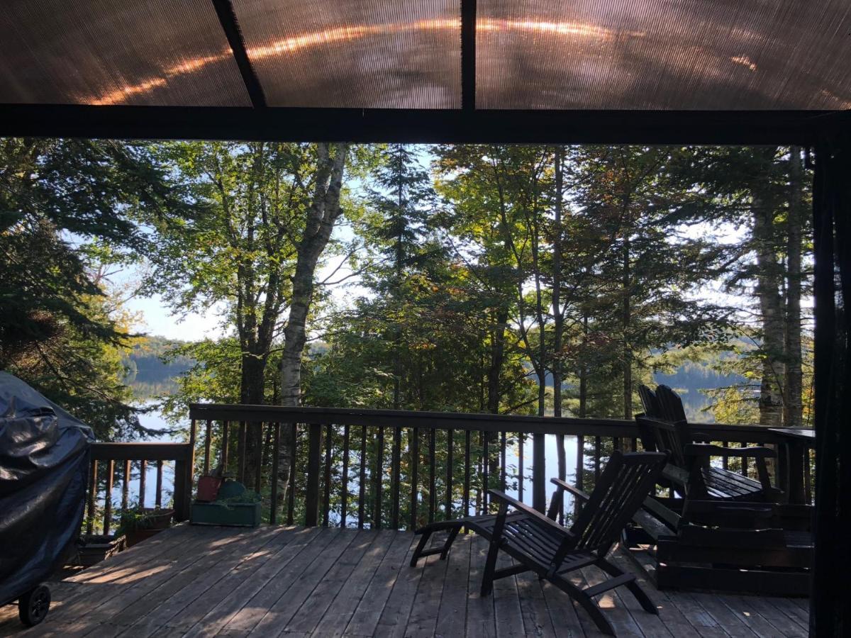 Chalet "Ici Et Maintenant, Sur Le Lac" Sainte-Marguerite-du-Lac-Masson Exterior foto
