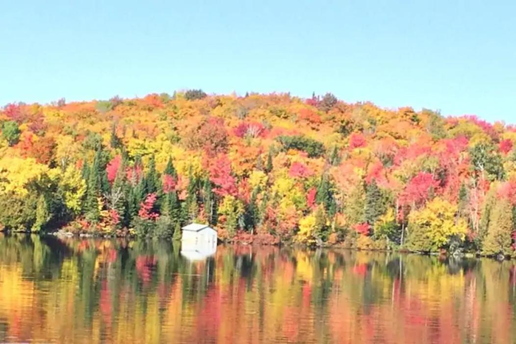 Chalet "Ici Et Maintenant, Sur Le Lac" Sainte-Marguerite-du-Lac-Masson Exterior foto