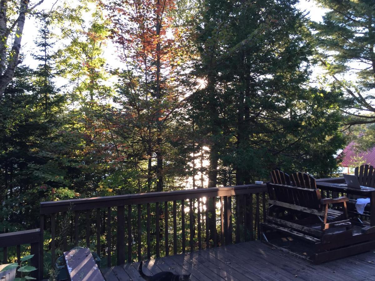 Chalet "Ici Et Maintenant, Sur Le Lac" Sainte-Marguerite-du-Lac-Masson Exterior foto