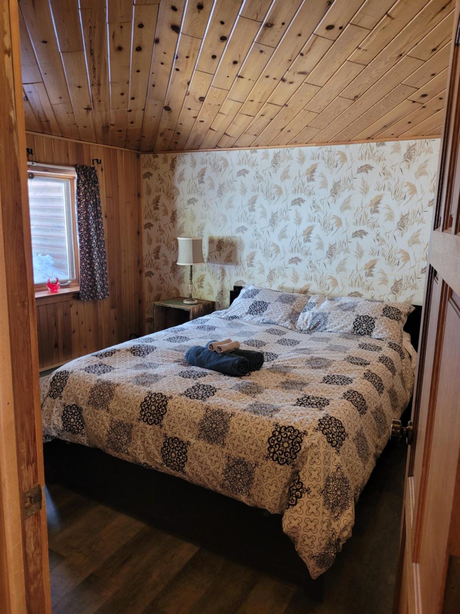 Chalet "Ici Et Maintenant, Sur Le Lac" Sainte-Marguerite-du-Lac-Masson Exterior foto